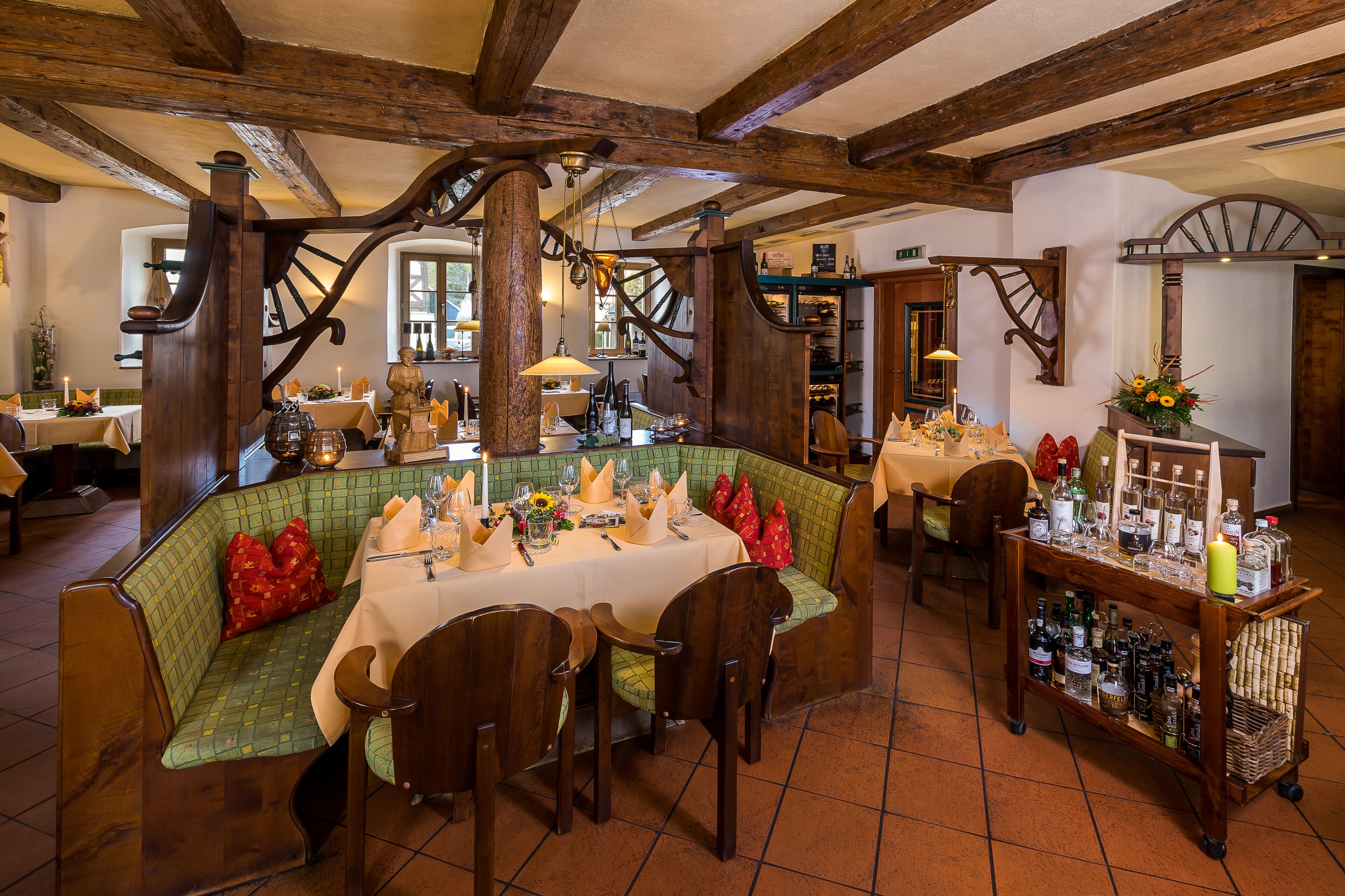 lunch, dinner served; regional cuisine, al fresco dining