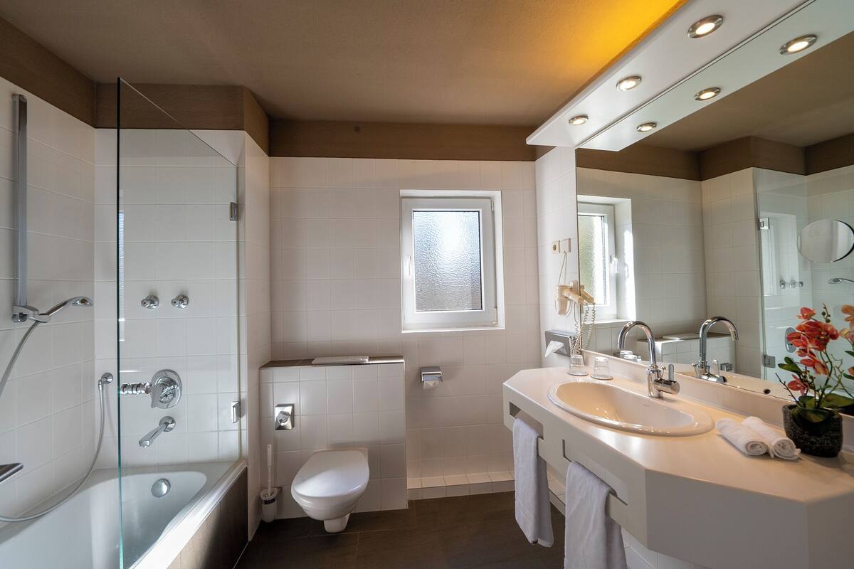 exclusive double room | bathroom | free toiletries, hair dryer, towels