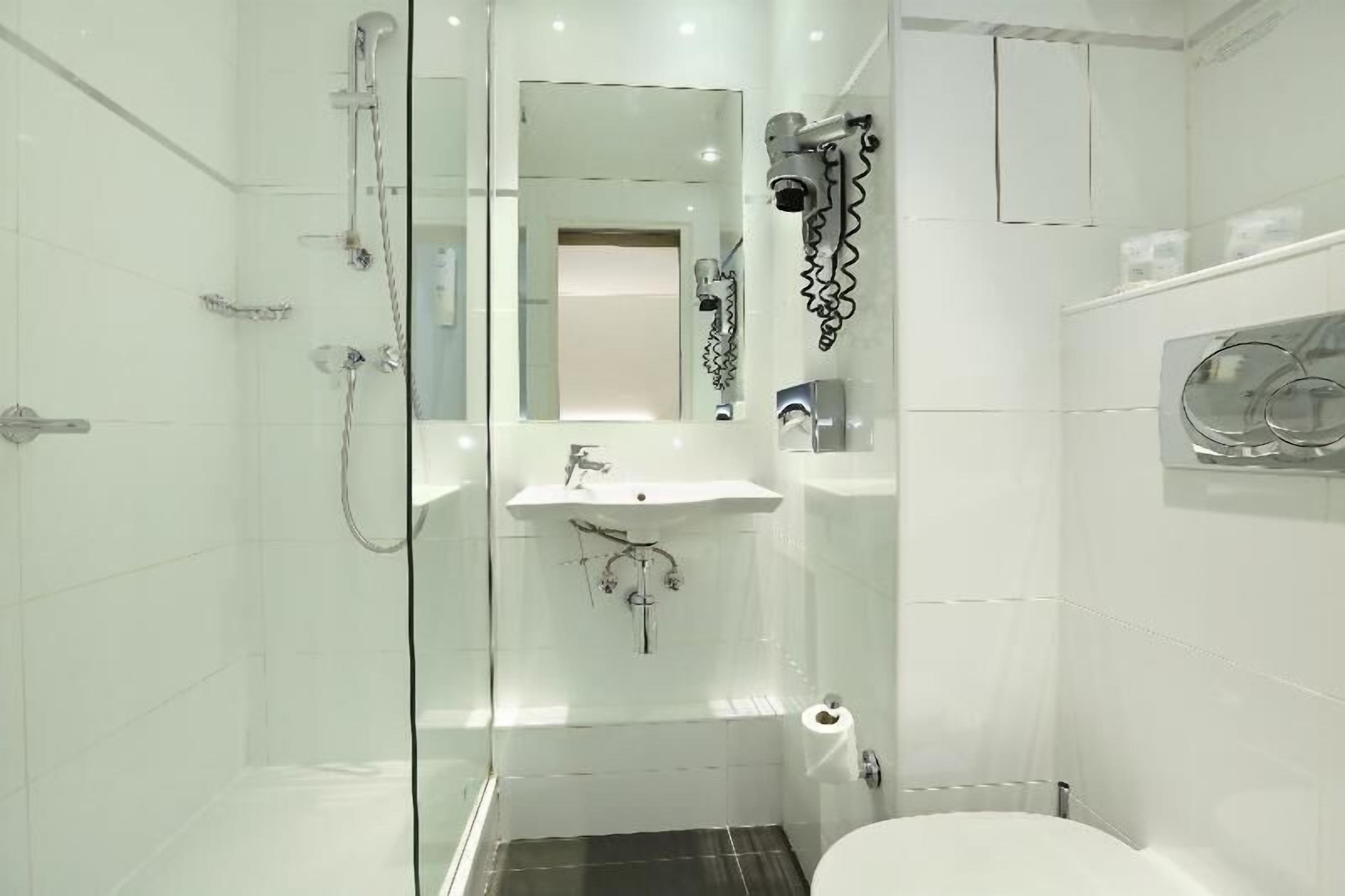Bathroom | Shower, free toiletries, hair dryer, towels