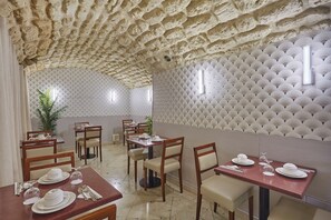 Se ofrece un desayuno bufé todos los días (por un coste adicional)