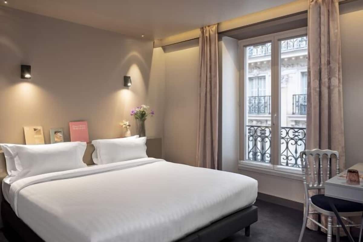 In-room safe, individually furnished, desk, laptop workspace