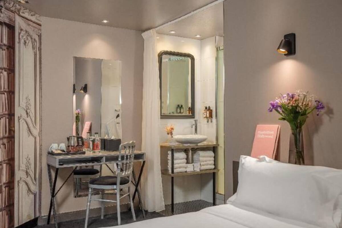 In-room safe, individually furnished, desk, laptop workspace