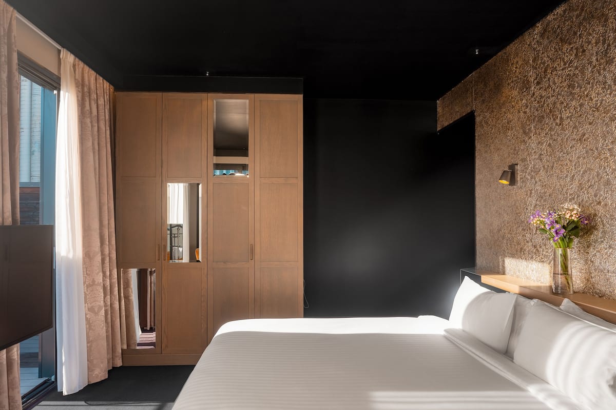 複式房屋 (Spa) | 房內夾萬、書桌、手提電腦工作空間、遮光窗簾/窗簾