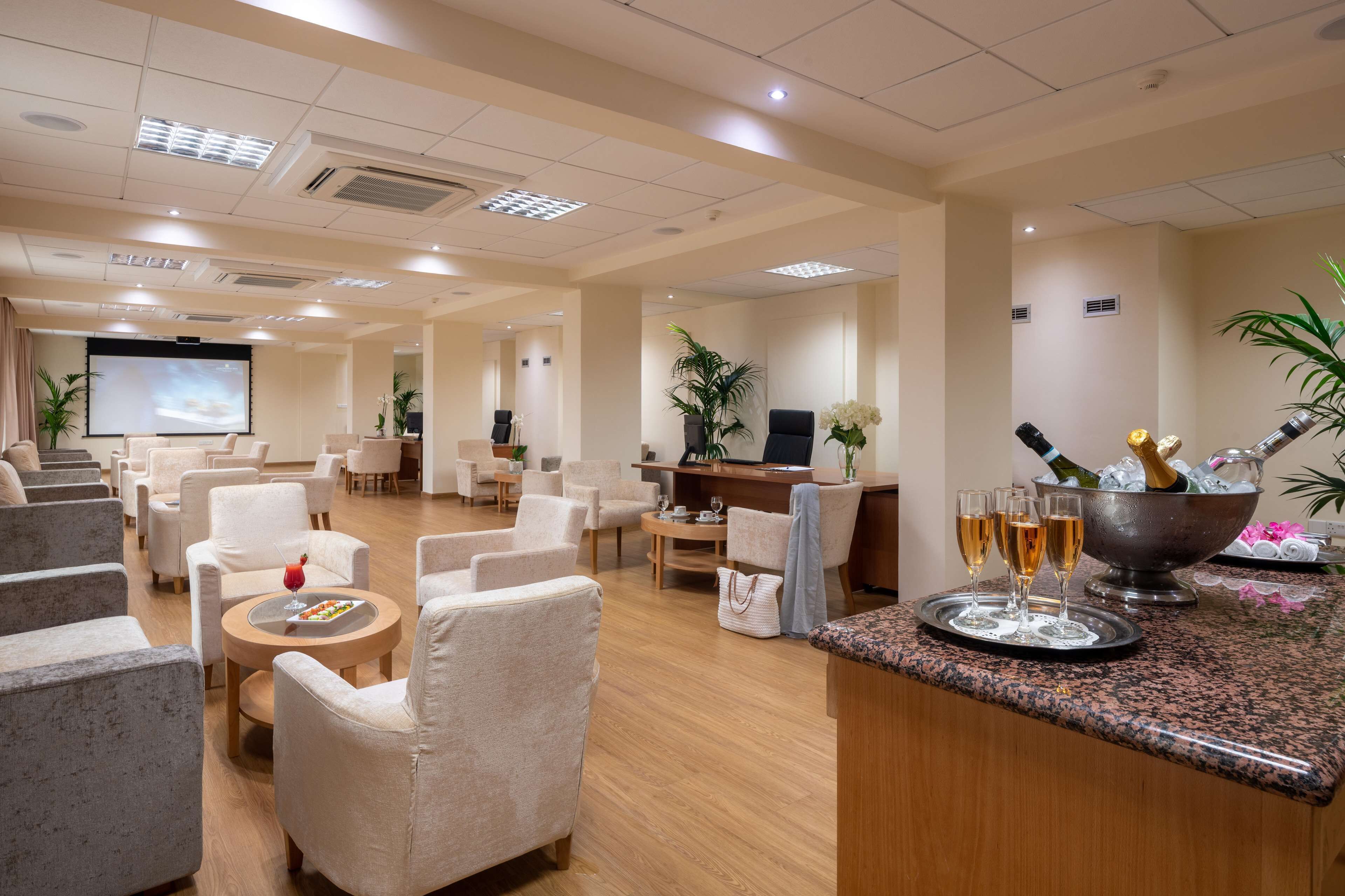 Photo - Constantinou Bros Athena Beach Hotel
