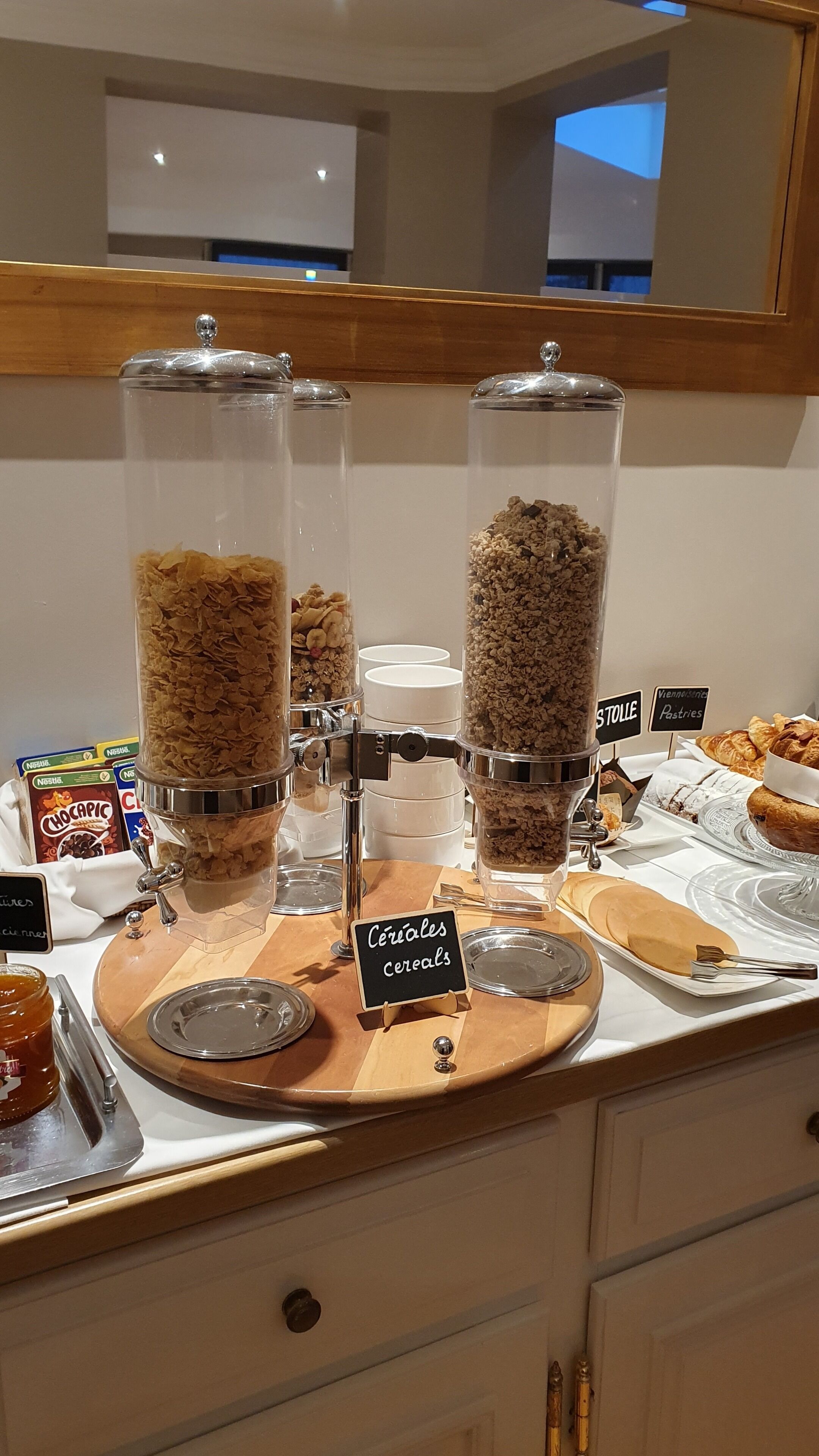 daily continental breakfast (eur 14 per person)