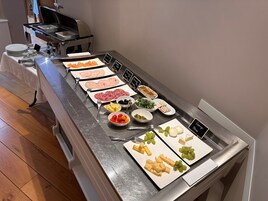 Desayuno continental diario (EUR 14 por persona)