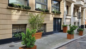 A hotel facade with balconies, windows, and potted plants. - Maison Lutetia R (Strasbourg)
