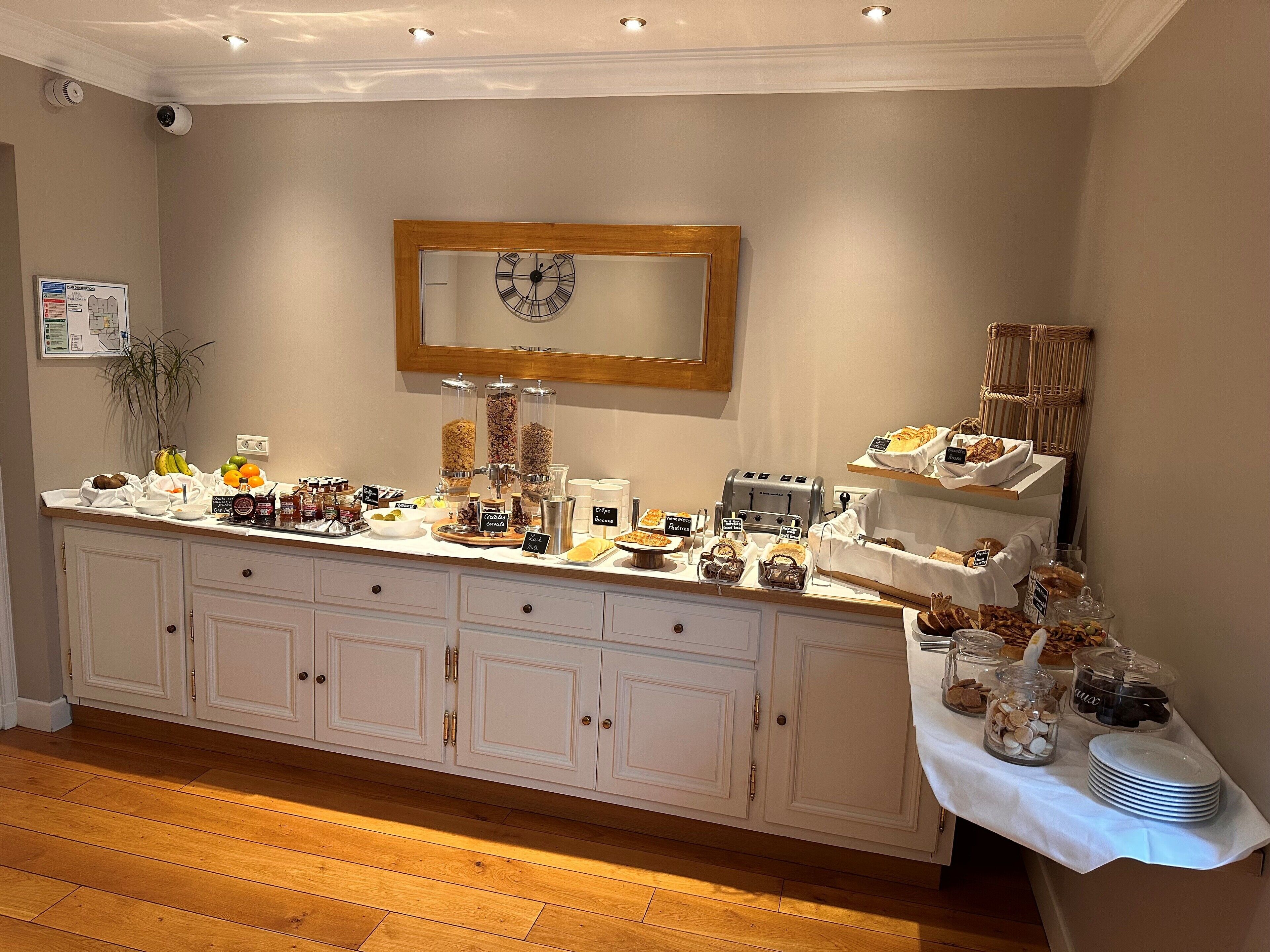 daily continental breakfast (eur 14 per person)