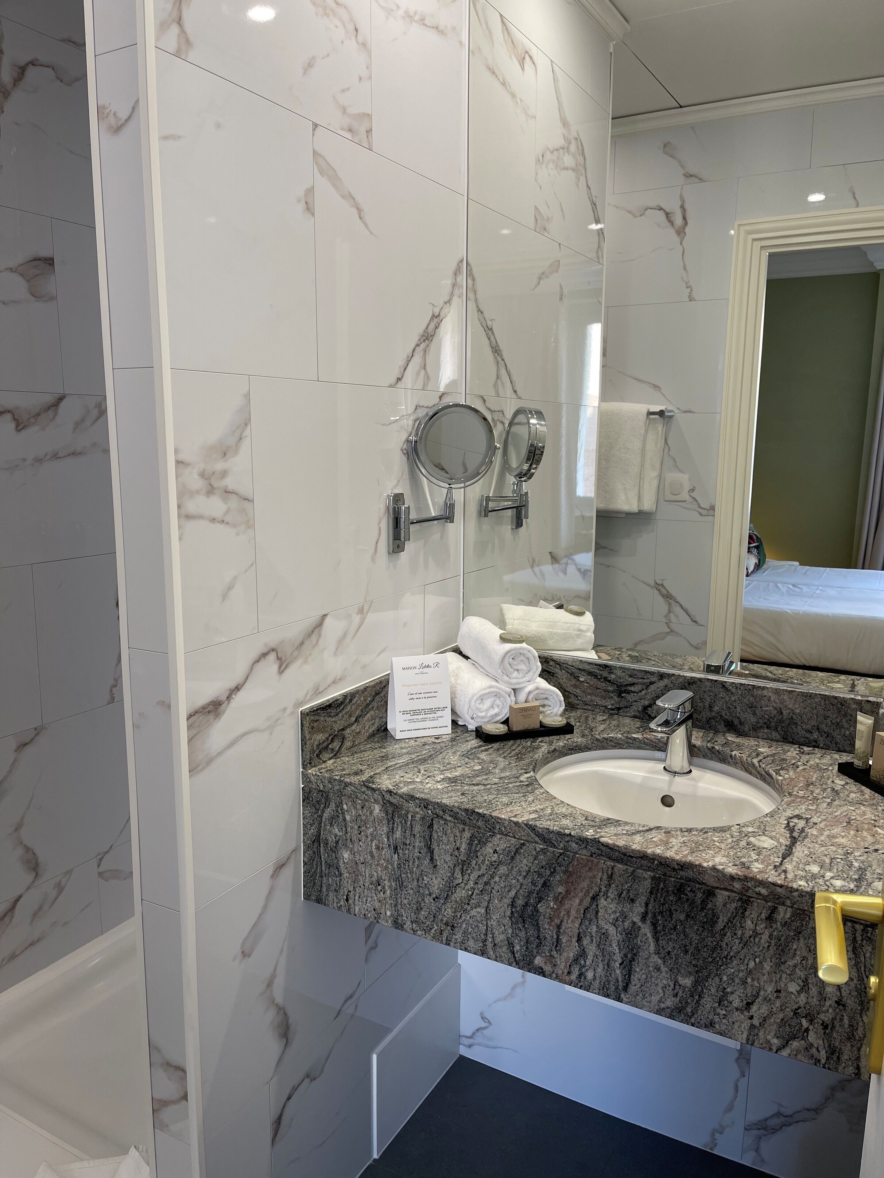 triple room | bathroom | free toiletries, hair dryer, towels