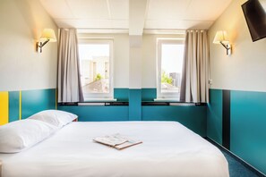 Chambre Standard double | Literie hypoallergénique, bureau, rideaux d’obscurcissement