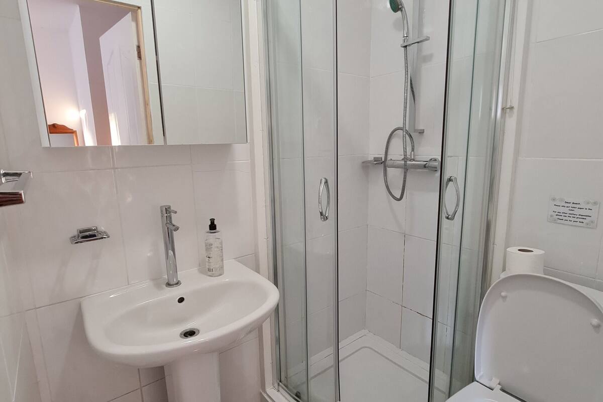 double room, ensuite, courtyard view (room 11 and 12) | 1 bedroom, blackout curtains, free wifi, bed sheets