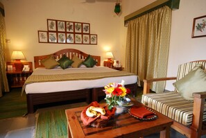 Minibar, in-room safe, desk, iron/ironing board