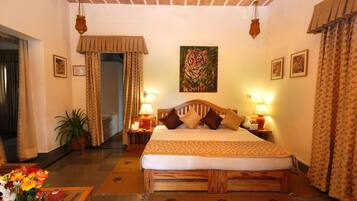 Minibar, in-room safe, desk, iron/ironing board