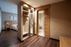 Standard Double or Twin Room | Premium bedding, minibar, in-room safe, desk