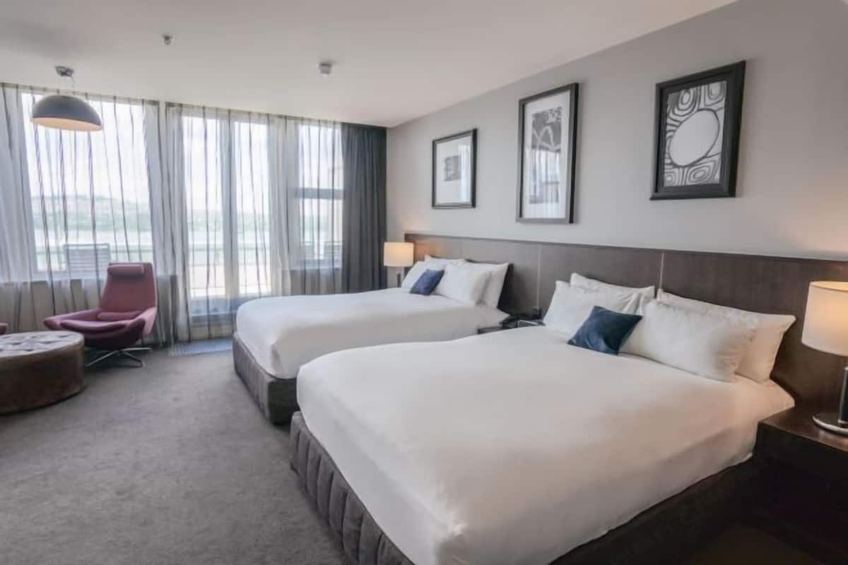 Premium bedding, in-room safe, desk, iron/ironing board
