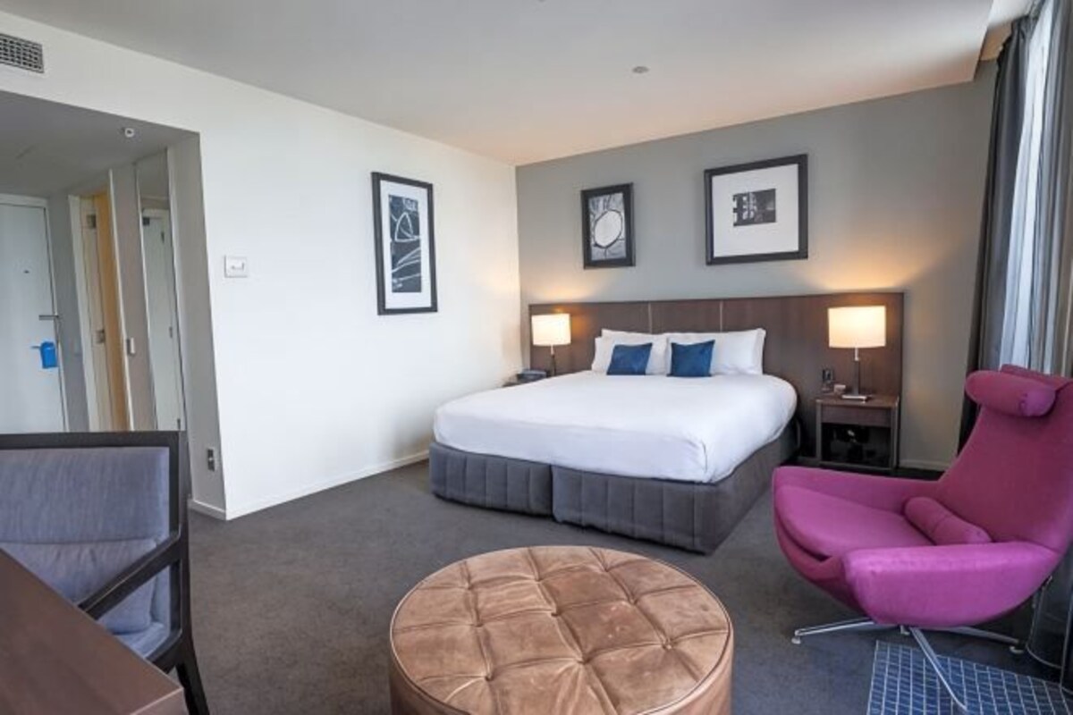 Premium bedding, in-room safe, desk, iron/ironing board