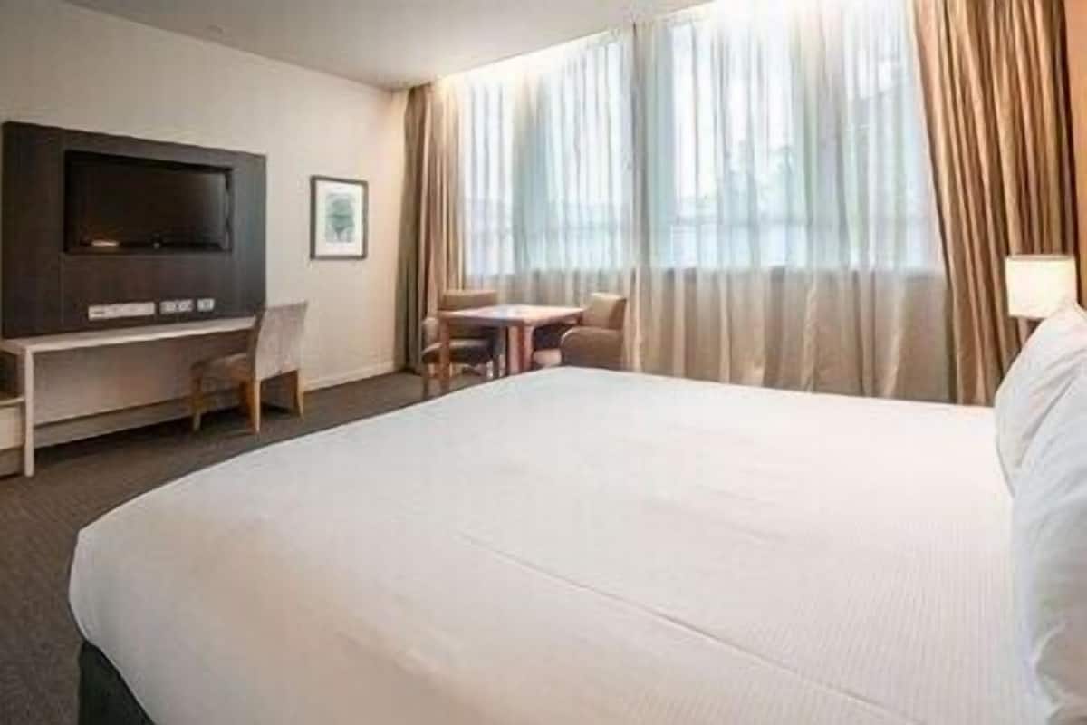 Premium bedding, in-room safe, desk, iron/ironing board