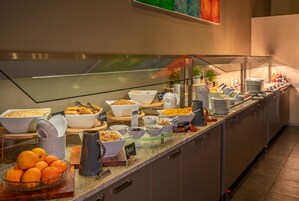 每日供应自助式早餐（每人 NZD 36.00）