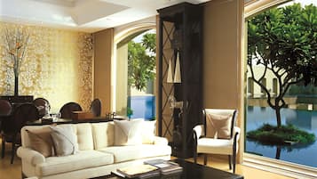 Suite Présidentielle | Literie de qualité supérieure, minibar, coffres-forts dans les chambres