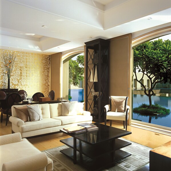 Presidential Suite | Premium bedding, minibar, in-room safe, individually decorated