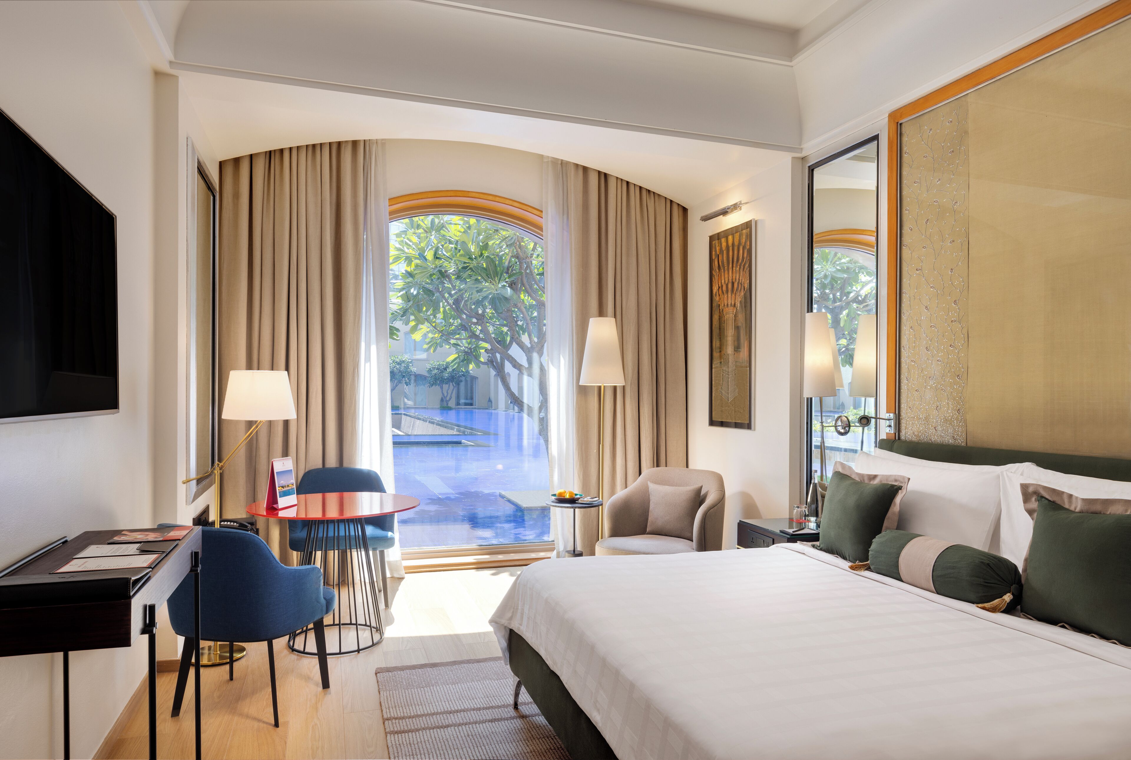 スーペリア ルーム プールビュー | 高級寝具、ミニバー、セーフティボックス (室内)、客室ごとに異なる装飾