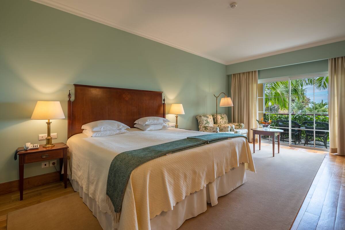 ห้องสวีท (Botanical Premium Suite) | 1 ห้องนอน, เครื่องนอนป้องกันสารก่อภูมิแพ้, มินิบาร์, ตู้นิรภัยในห้องพัก