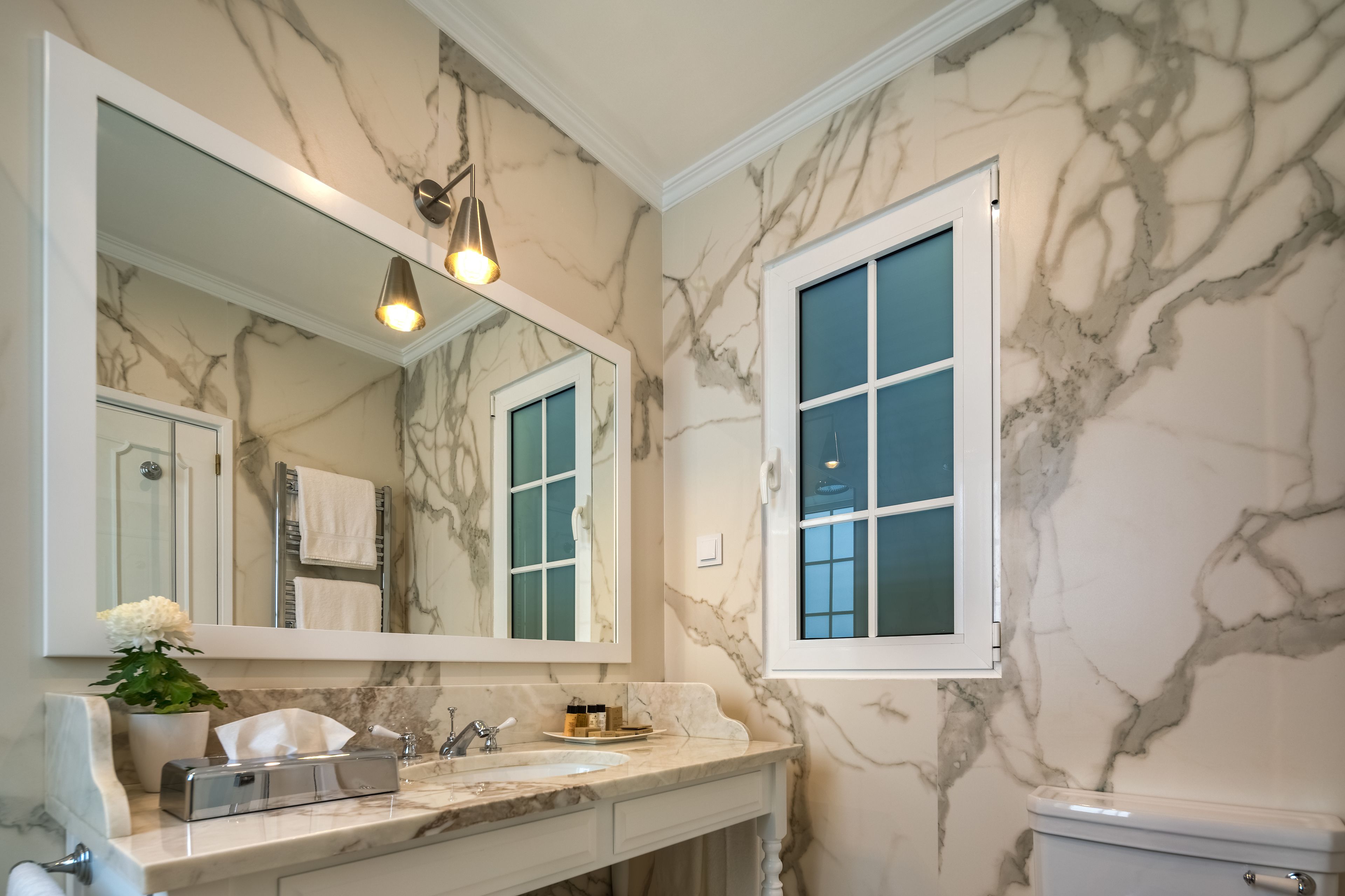 family villa | bathroom | combined shower/bathtub, free toiletries, hair dryer, bathrobes