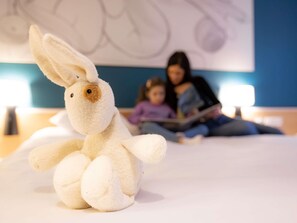 Desk, laptop workspace, blackout curtains, soundproofing - ibis Besançon Centre La City (Besancon)