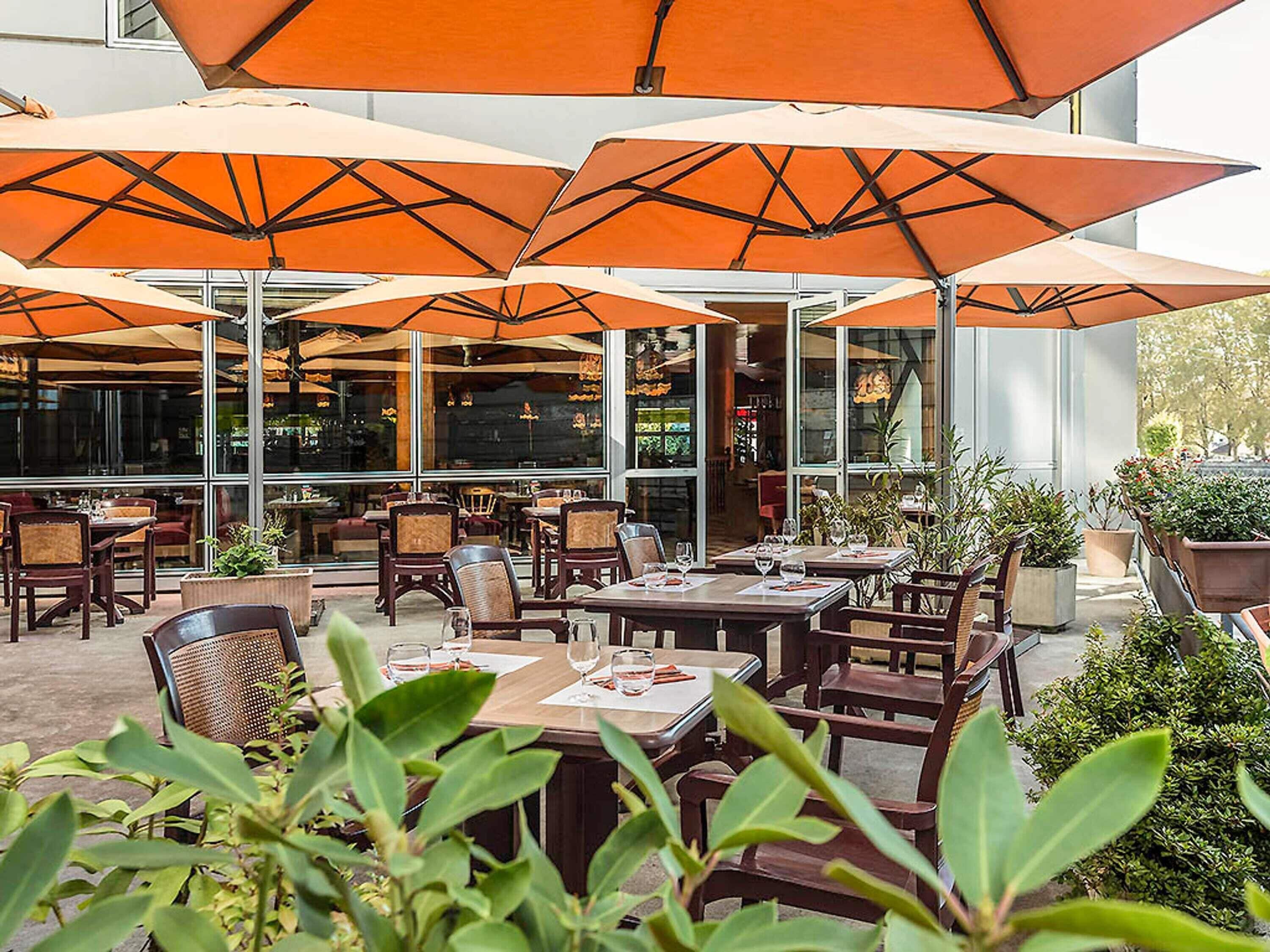 Déjeuner et dîner servis sur place, spécialités Cuisine française