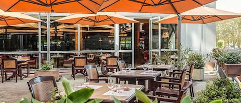 Lunch and dinner served, French cuisine