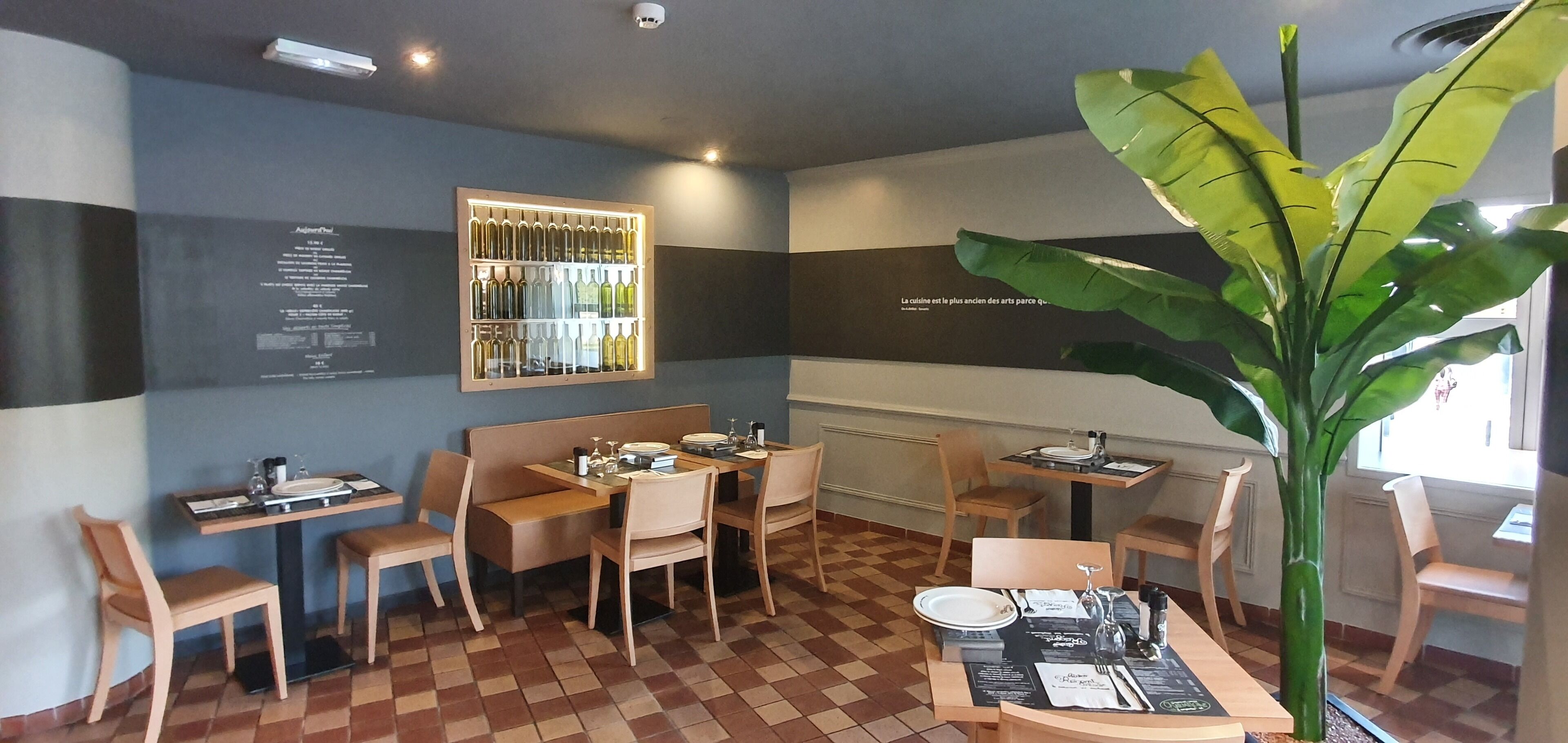 lunch and dinner served, french cuisine