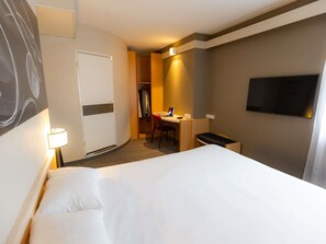 Standard-Doppelzimmer, 1 Doppelbett | Schreibtisch, laptopgeeigneter Arbeitsplatz, Verdunkelungsvorhänge