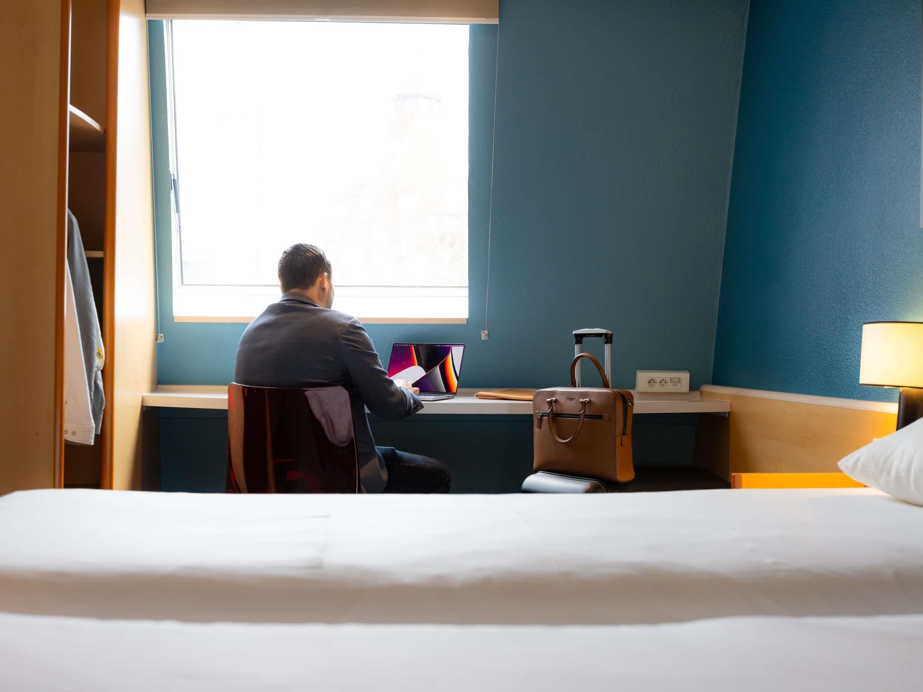 Standard Room, 2 Twin Beds | Desk, laptop workspace, blackout drapes, soundproofing