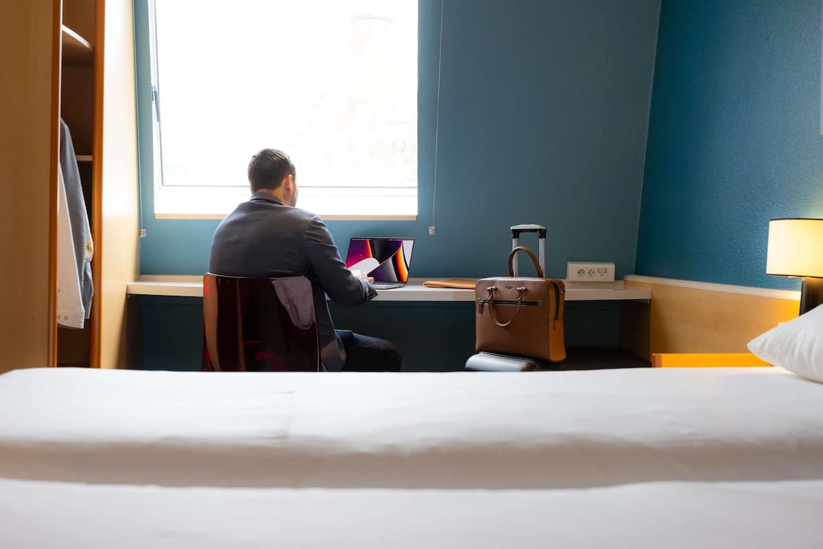 Standard Room, 2 Twin Beds | Desk, laptop workspace, blackout drapes, soundproofing