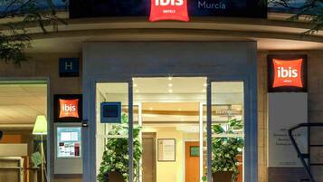 المنشأة من الخارج