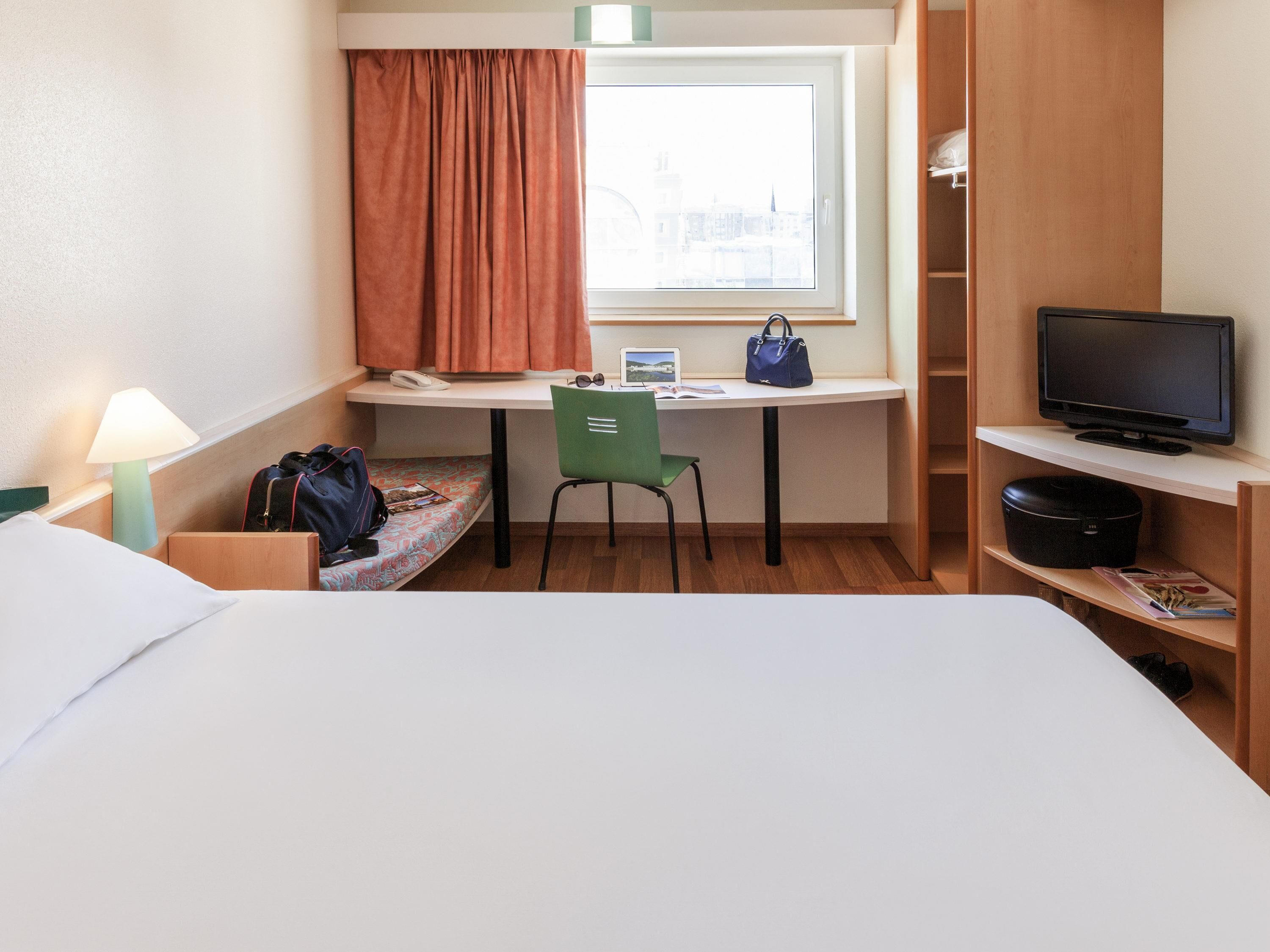 In-room safe, desk, soundproofing, iron/ironing board