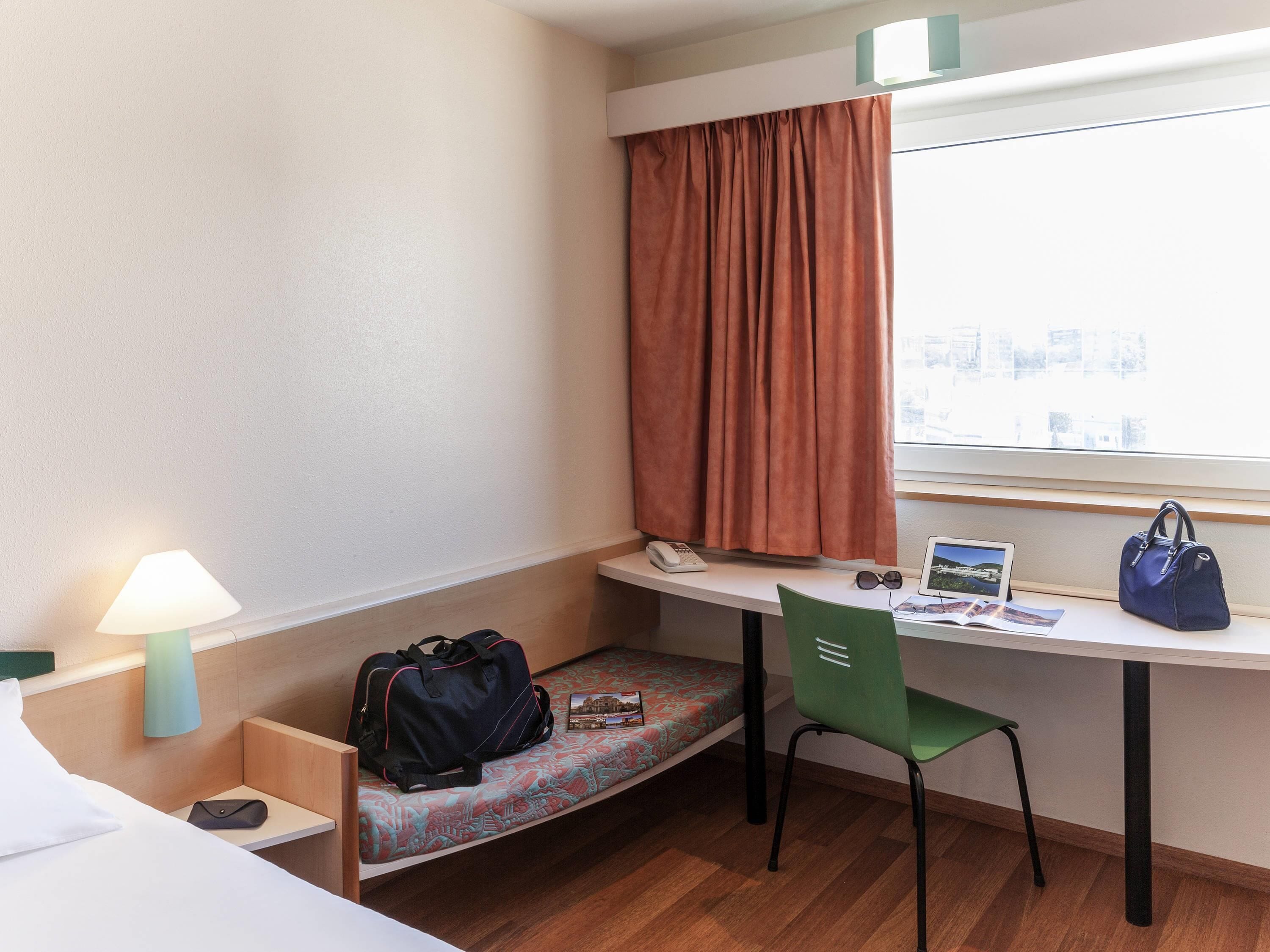 Phòng, nhiều giường | Két bảo mật tại phòng, bàn, phòng cách âm, bàn ủi/dụng cụ ủi quần áo 