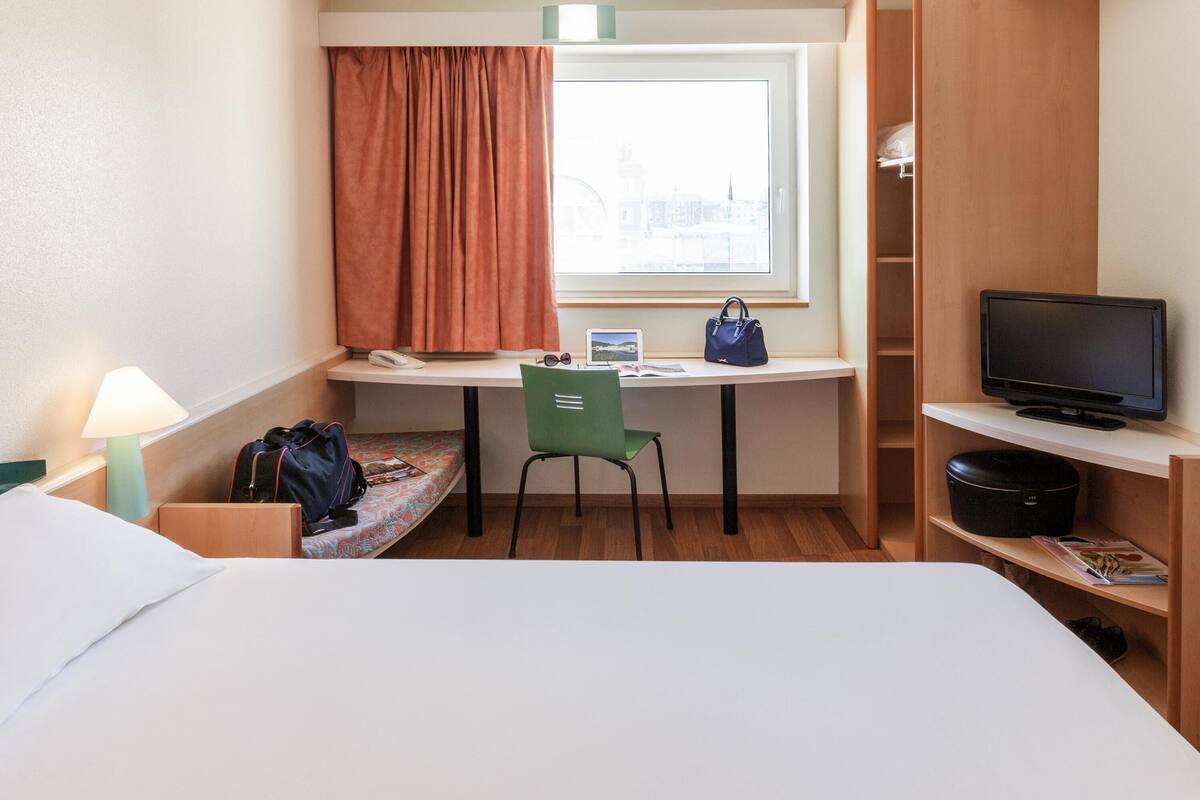 Room (New Bedding) | In-room safe, desk, soundproofing, iron/ironing board