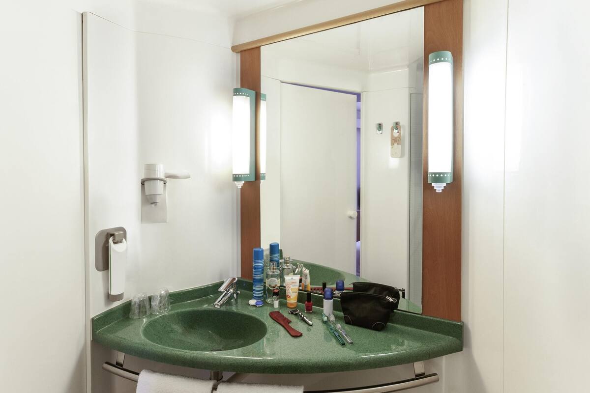 in-room safe, desk, soundproofing, iron/ironing board