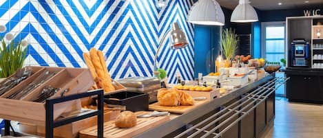 TĂ€gliches FrĂŒhstĂŒcksbuffet gegen GebĂŒhr
