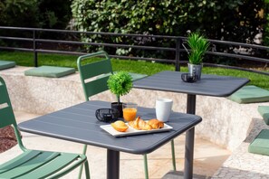Daily buffet breakfast (EUR 13.90 per person)