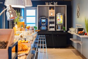 Daily buffet breakfast for a fee