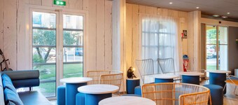 馬諾斯克卡達拉舍宜必思酒店