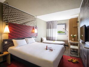 Chambre triple avec 1 lit double et 1 lit d'appoint | Premium-sengetøj, skrivebord, lydisolering, strygejern/strygebræt