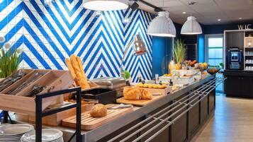Daily buffet breakfast for a fee