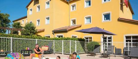 Outdoor pool, sun loungers