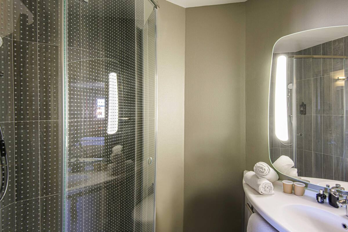 premium bedding, desk, soundproofing, iron/ironing board