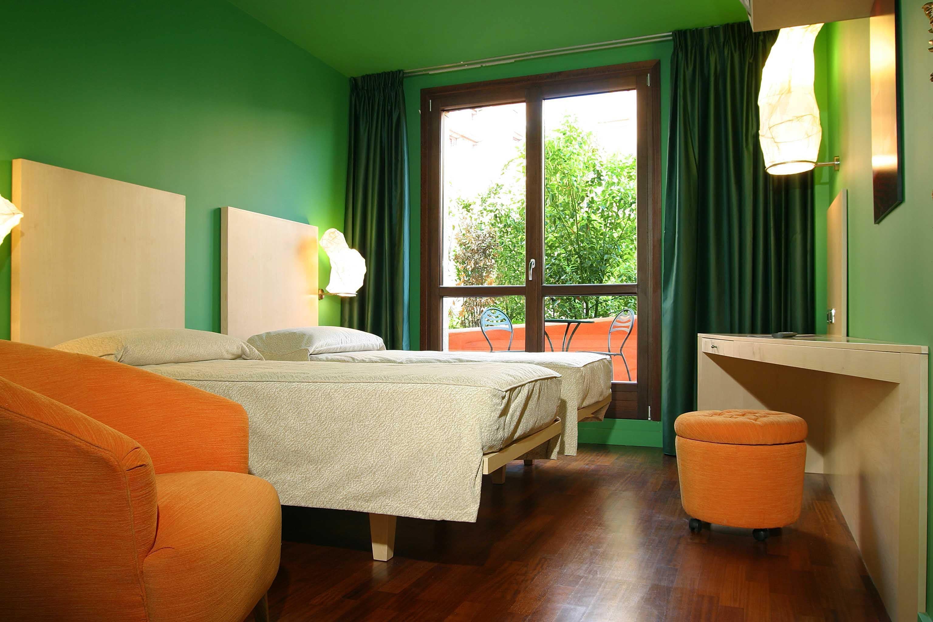 1 bedroom, premium bedding, minibar, in-room safe