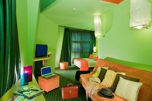 Habitación triple | Sala de estar | Televisión de pantalla plana y películas con cargo 