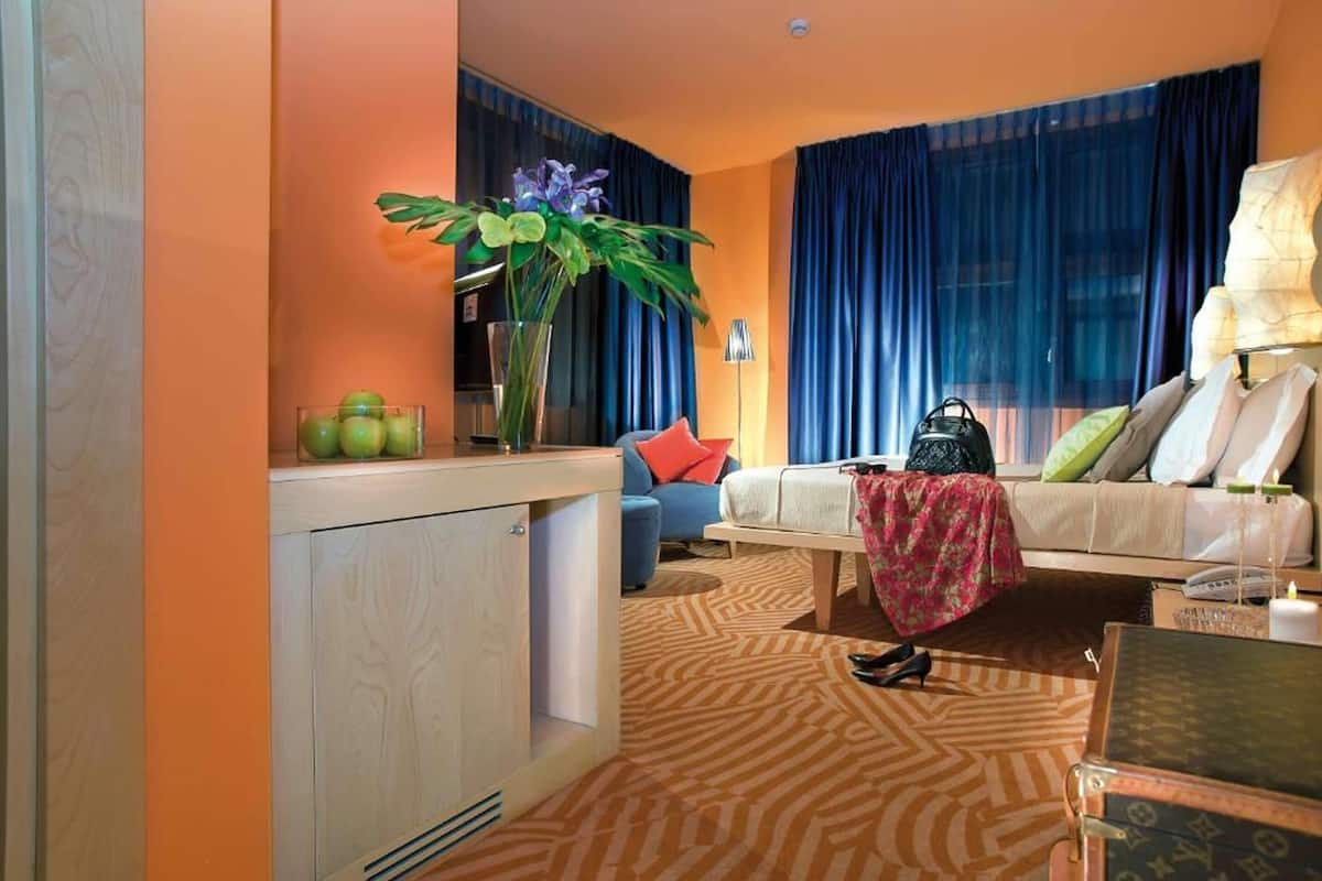 1 bedroom, premium bedding, minibar, in-room safe